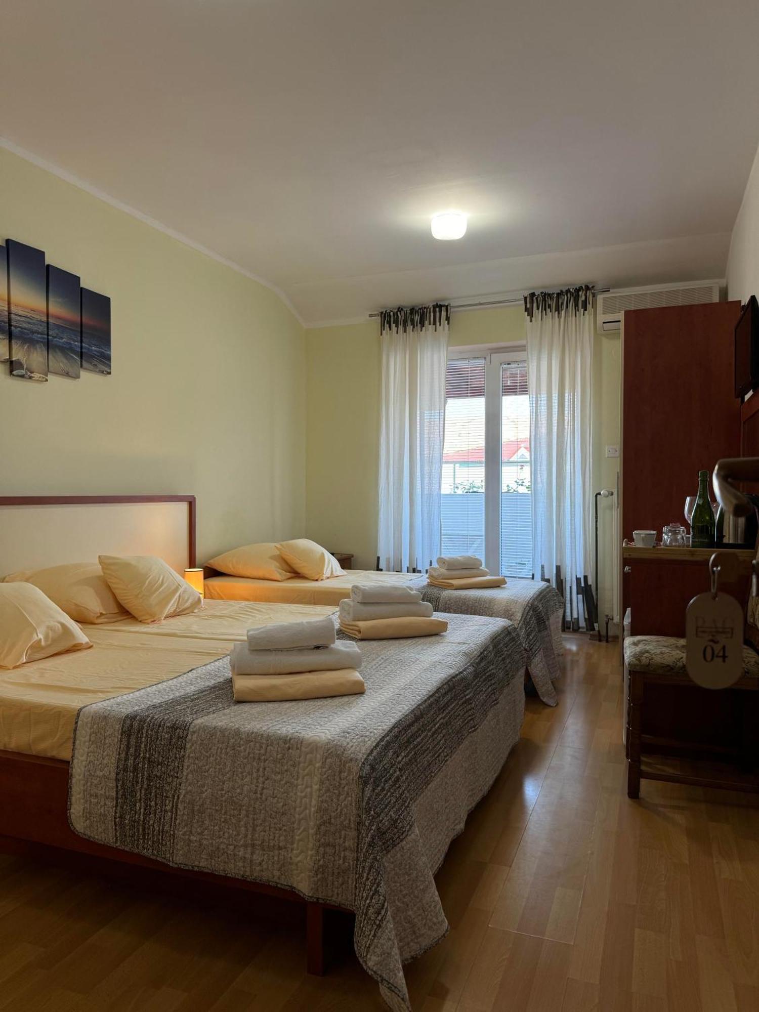 Pag Vero Apartments Pag Town Esterno foto