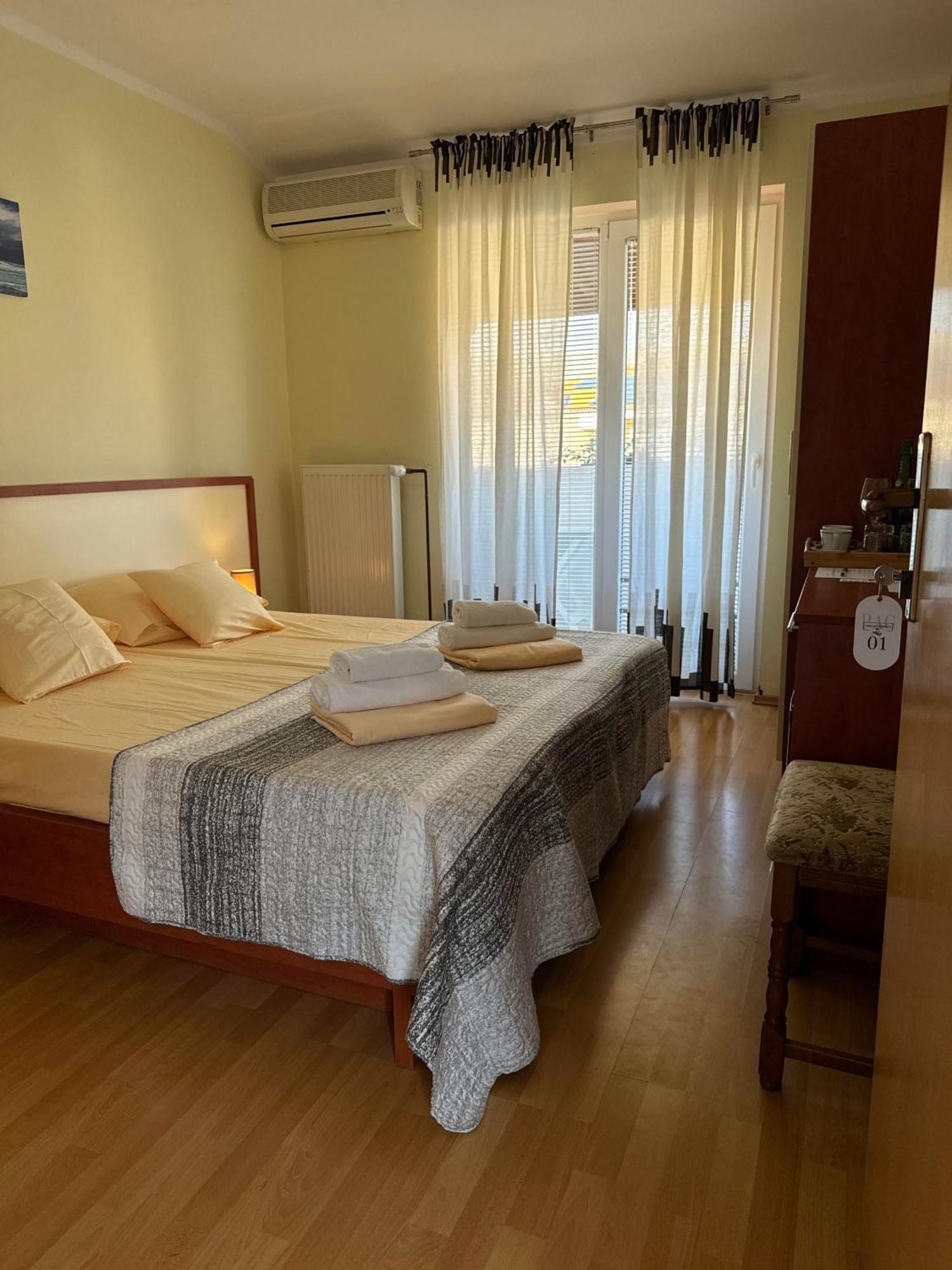 Pag Vero Apartments Pag Town Esterno foto